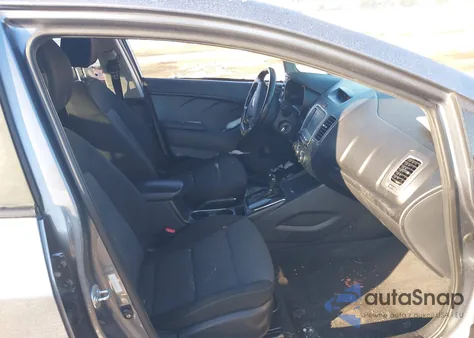 2017 Kia Forte S z USA, uszkodzony, nr VIN 3KPFL4A76HE129691